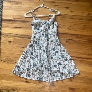 Brand: American Eagle size: medium color: cream/floral